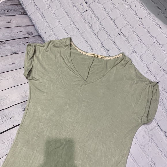 •Juniors Flowy T-shirt dress - Picture 3 of 3